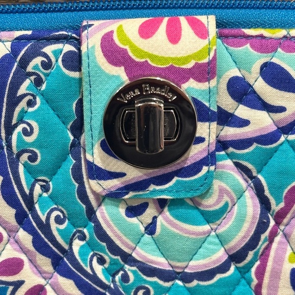 Vera Bradley Waikiki Paisley Quilted Dual Sided Twist Lock Clutch Wallet NWOT - Picture 2 of 9